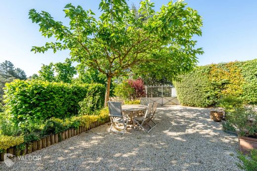 Willa w Dardilly, Rhône