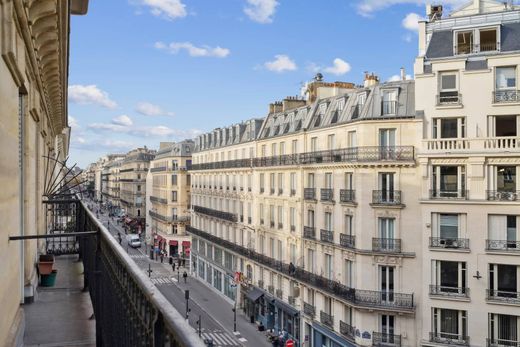Appartement à Montmartre, Abbesses, Grandes-Carrières, Paris