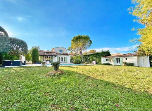 Villa en Le Rouret, Alpes Marítimos