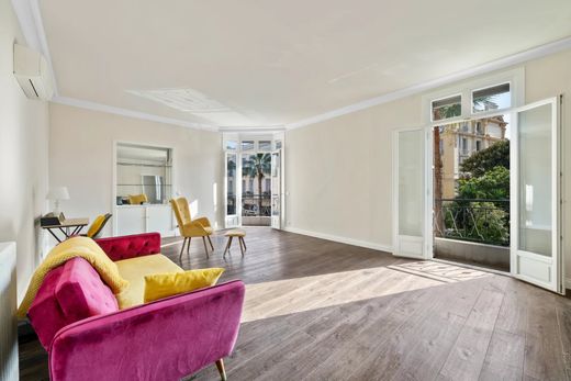 Apartment / Etagenwohnung in Beaulieu-sur-Mer, Alpes-Maritimes