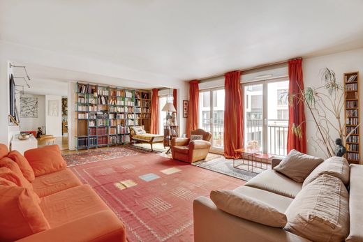 Apartment in Montmartre, Abbesses, Grandes-Carrières, Paris