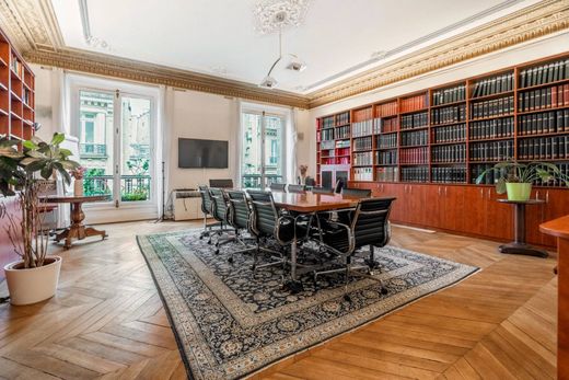 Apartment in Montmartre, Abbesses, Grandes-Carrières, Paris