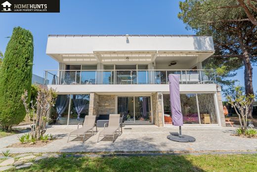 Villa en Villeneuve-Loubet, Alpes Marítimos