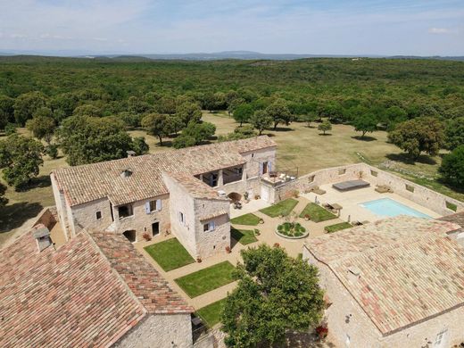 Castillo en Goudargues, Gard