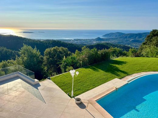 Βίλα σε Mandelieu-la-Napoule, Alpes-Maritimes