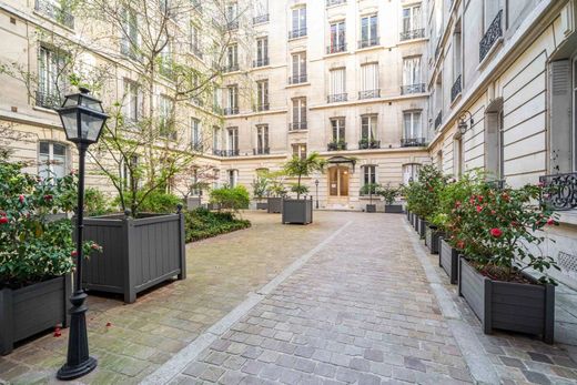 Apartment / Etagenwohnung in Neuilly-sur-Seine, Hauts-de-Seine