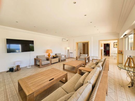 Villa in Mandelieu-la-Napoule, Alpes-Maritimes