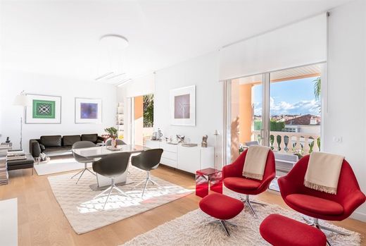 Apartment / Etagenwohnung in Beaulieu-sur-Mer, Alpes-Maritimes