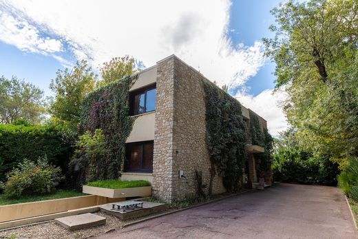 Villa in Bouc-Bel-Air, Bouches-du-Rhône