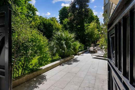 Apartment in Neuilly-sur-Seine, Hauts-de-Seine