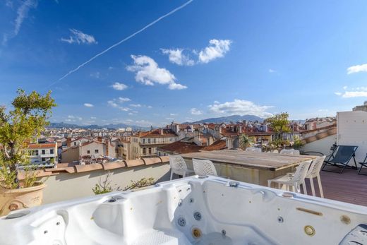 Apartment / Etagenwohnung in Marseille, Bouches-du-Rhône