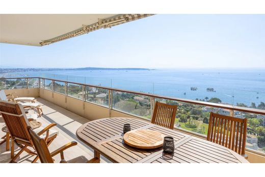 Apartment / Etagenwohnung in Cannes, Alpes-Maritimes