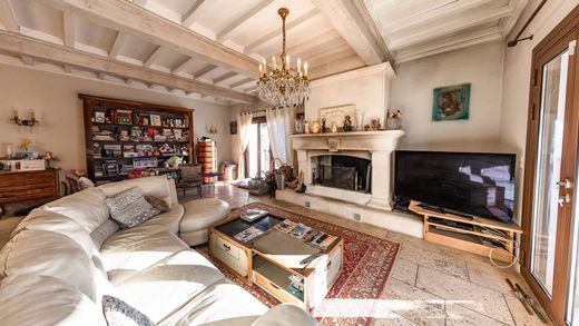 Villa in Fontvieille, Bouches-du-Rhône