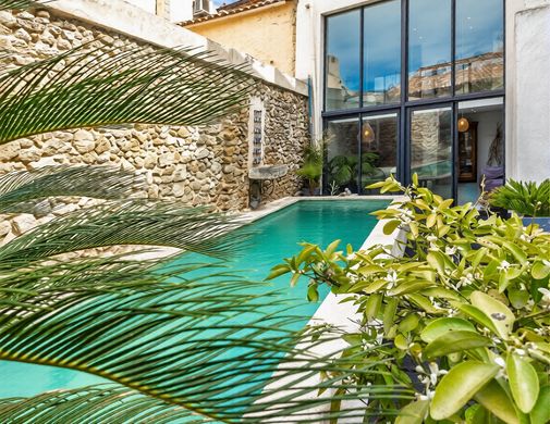 Villa in Lambesc, Bouches-du-Rhône