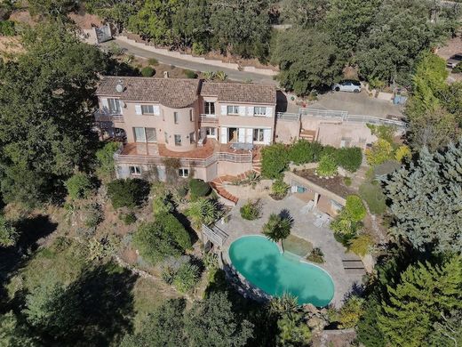 Villa in Les Adrets-de-l'Estérel, Var