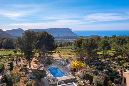 Villa in Carnoux-en-Provence, Bouches-du-Rhône