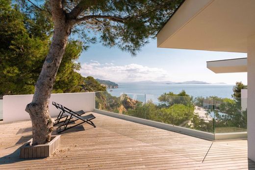 Villa in Ensuès-la-Redonne, Bouches-du-Rhône