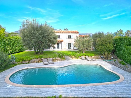 Roquefort-les-Pins, Alpes-Maritimesのヴィラ