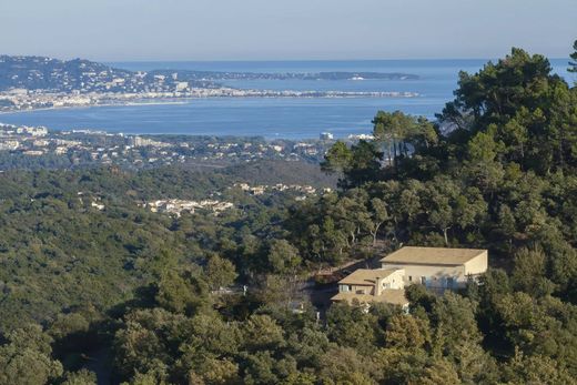 Mandelieu-la-Napoule, Alpes-Maritimesのヴィラ