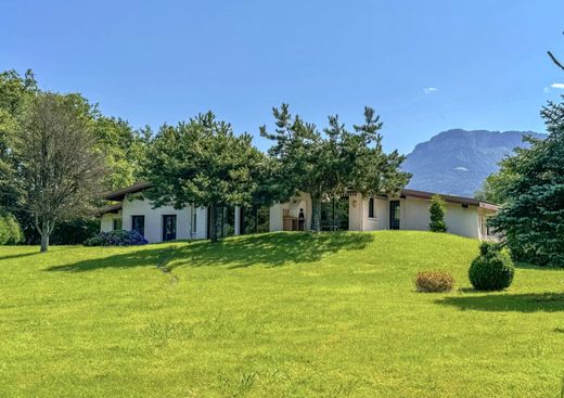 빌라 / Annecy-le-Vieux, Haute-Savoie