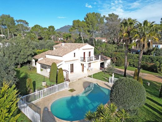 Roquefort-les-Pins, Alpes-Maritimesのヴィラ