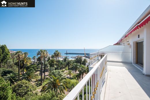 Apartment / Etagenwohnung in Nizza, Alpes-Maritimes