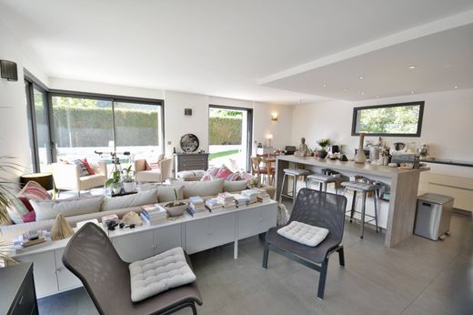 Villa in Annecy-le-Vieux, Haute-Savoie