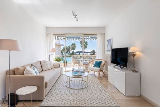 Beaulieu-sur-Mer, Alpes-Maritimesのアパートメント