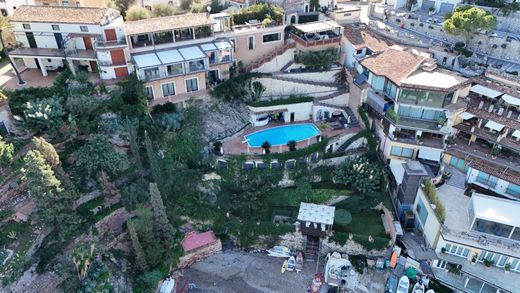 Villa a Taormina, Messina