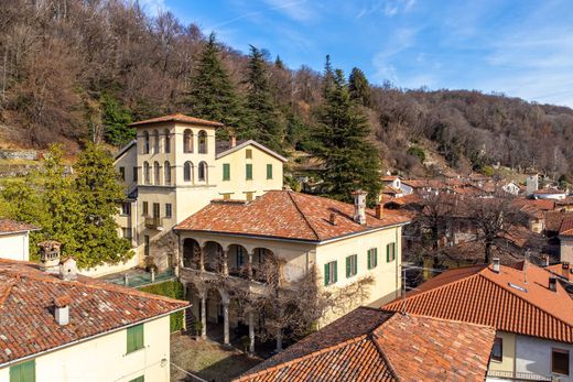 ﻓﻴﻼ ﻓﻲ Castello Cabiaglio, Provincia di Varese