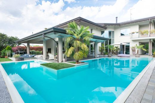 Villa in Legnano, Milan