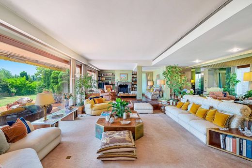 Villa Lucca, Lucca ilçesinde