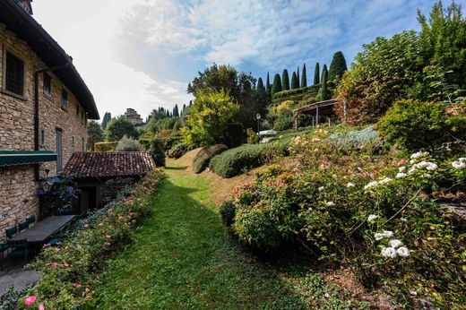 Ρουστίκ ή Αγροικίες σε Mozzo, Provincia di Bergamo