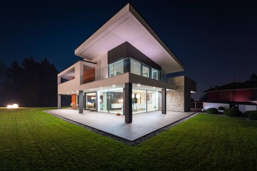 Villa in Mozzo, Provincia di Bergamo