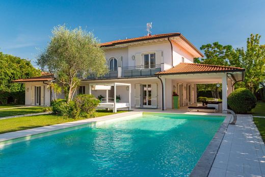 빌라 / 포르테 데이 마르미, Provincia di Lucca