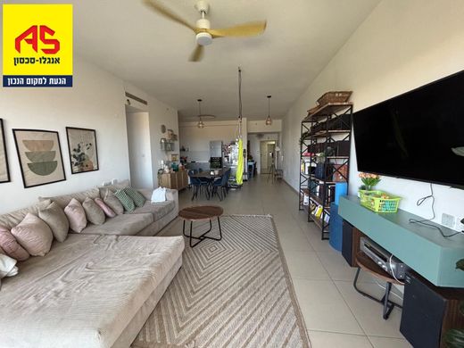 Apartment / Etagenwohnung in Netanja, Central District