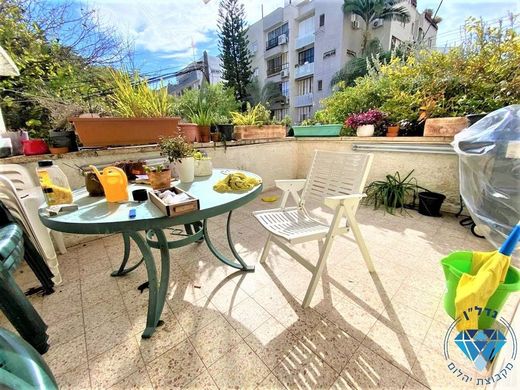 Luxury home in Ness Ziona, Central District