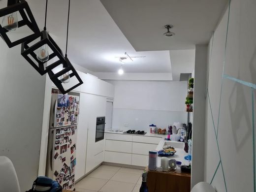 Appartamento a Reẖovot, Central District