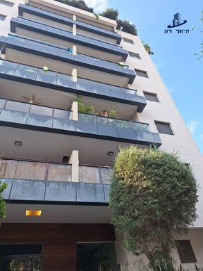 Apartment / Etagenwohnung in Givatayim, Tel Aviv District