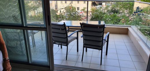 Apartment / Etagenwohnung in Givatayim, Tel Aviv District