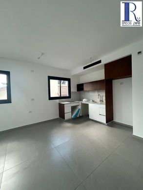 Apartment / Etagenwohnung in Cholon, Tel Aviv District