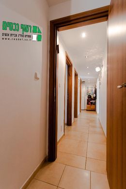 Apartment / Etagenwohnung in Kfar Saba, Central District