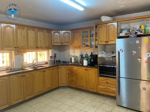 ‏בתי יוקרה ב  Ness Ziona, Meẖoz HaMerkaz