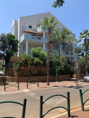 ‏דירה ב  רעננה, Meẖoz HaMerkaz