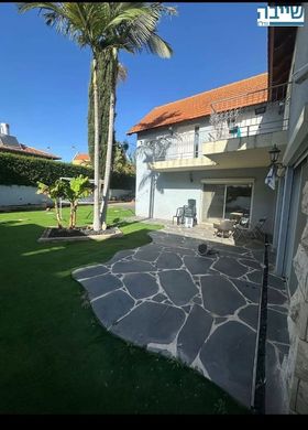 Luxury home in Ramot Me’ir, Central District