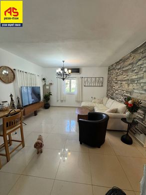 Luxus-Haus in Kefar Yona, Central District