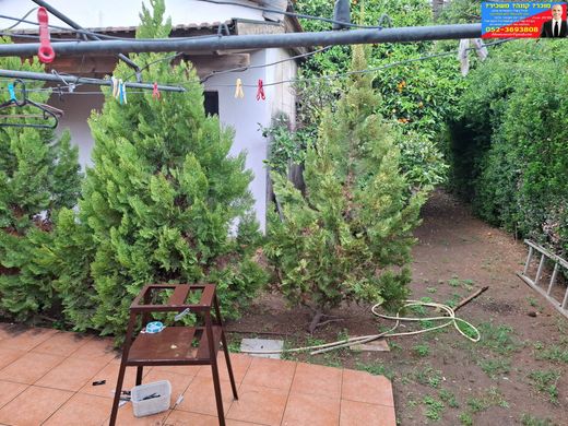 Maison de luxe à Yehud, Central District