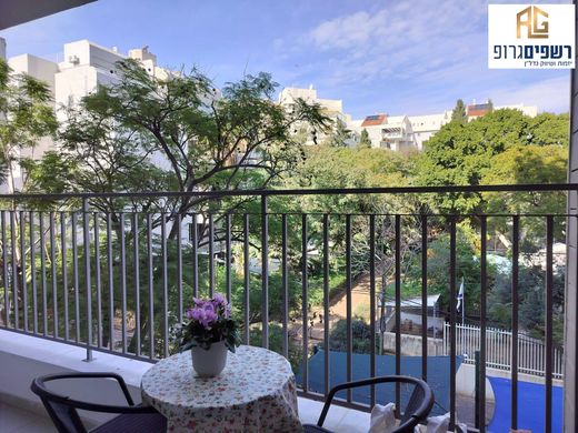 Apartment in Kfar Saba, Central District