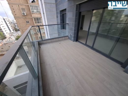 Apartment / Etagenwohnung in Rechowot, Central District