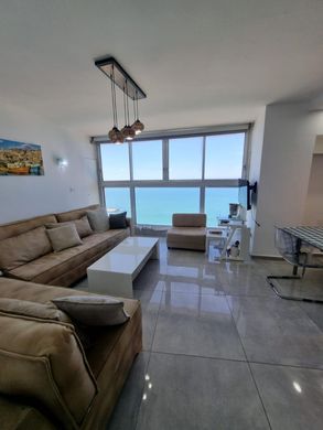 Apartment / Etagenwohnung in Hertzlija, Tel Aviv District